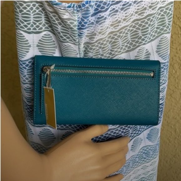 Jet Set Travel Large Trifold Wallet Leather - Picture 9 of 16